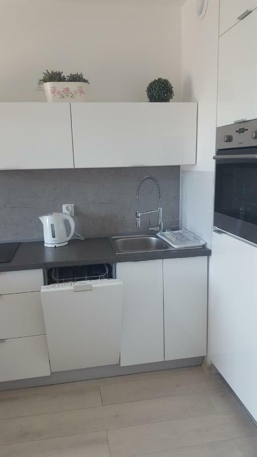 Apartment Grey & White Pogodne