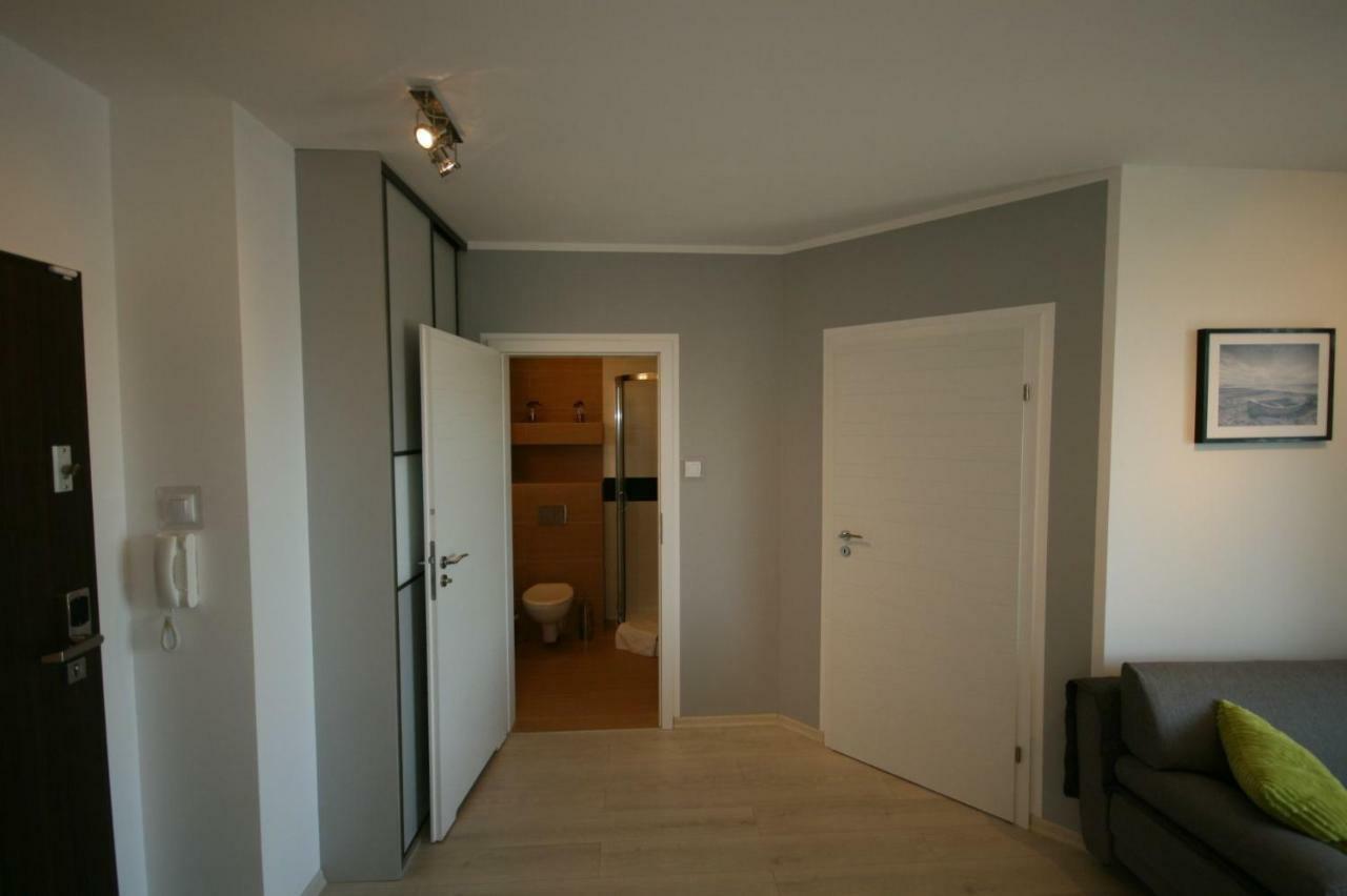 Grey & White Pogodne *